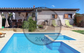 2 Bedroom Nice Home In Jadreski